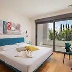 Old Olive I By Vivi Rent * 보드냔