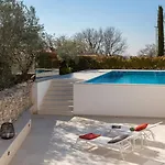 Villa Old Olive I - Heated Pool - By Vivi Rent