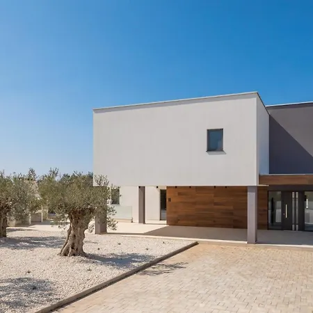 Villa Old Olive I - Heated Pool - By Vivi Rent